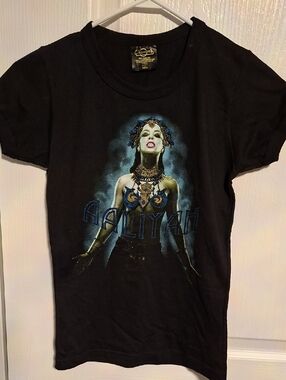 Black Short-Sleeve Graphic Tee with Blue‎ Accents